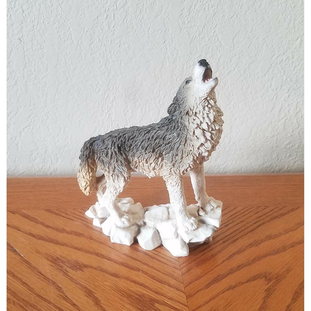 Castagna Wolf Figurine Howling/Standing (1990)